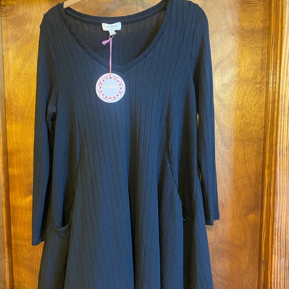 small black umgee tunic with pockets